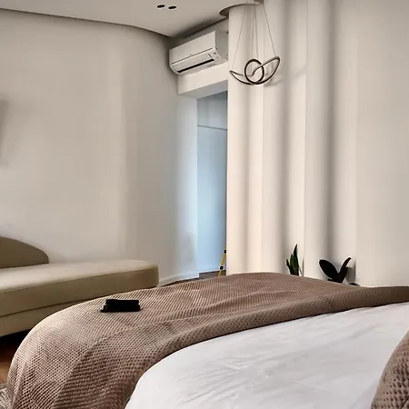 Fivenco - Private W King Bed Modern