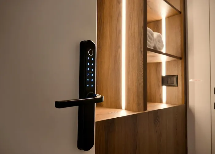 Appartement Fivenco - Private W King Bed Modern Tirana