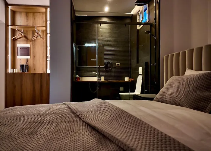 Fivenco - Private W King Bed Modern Tirana