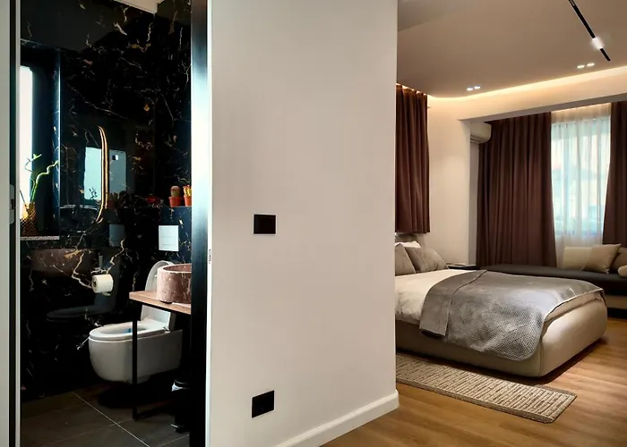 Fivenco - Private W King Bed Modern Appartement Tirana