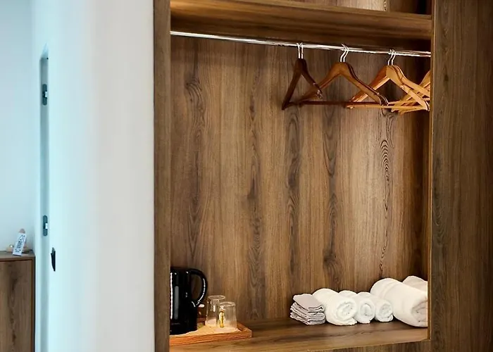 Appartement Fivenco - Private W King Bed Modern Tirana