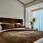 Fivenco - Private W King Bed Modern *