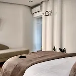 Fivenco - Private W King Bed Modern