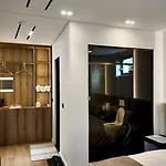 Fivenco - Private W King Bed Modern
