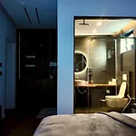 Fivenco - Private W King Bed Modern *