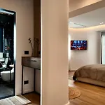 Fivenco - Private W King Bed Modern Apartment
