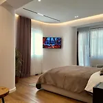 Fivenco - Private W King Bed Modern *