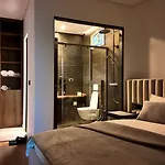 Fivenco - Private W King Bed Modern Lägenhet