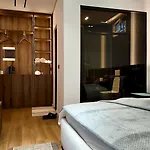 Fivenco - Private W King Bed Modern *