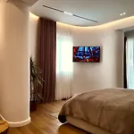 Fivenco - Private W King Bed Modern Lägenhet *