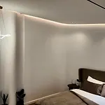 Fivenco - Private W King Bed Modern * تيرانا
