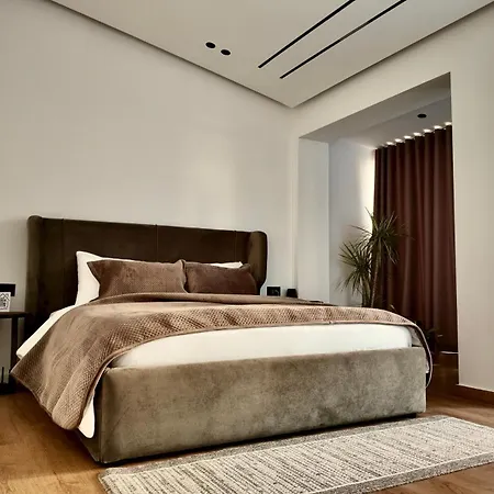 Fivenco - Private W King Bed Modern Apartment Tirana