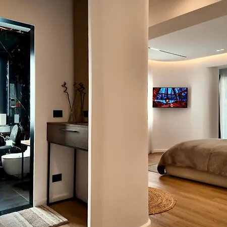 Fivenco - Private W King Bed Modern Апартаменты