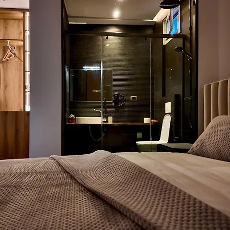 Fivenco - Private W King Bed Modern Tirana