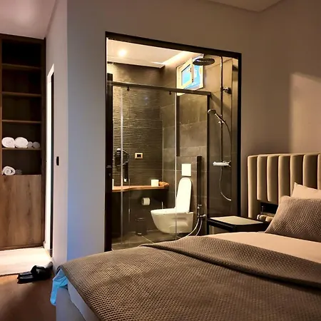 Fivenco - Private W King Bed Modern Apartamento