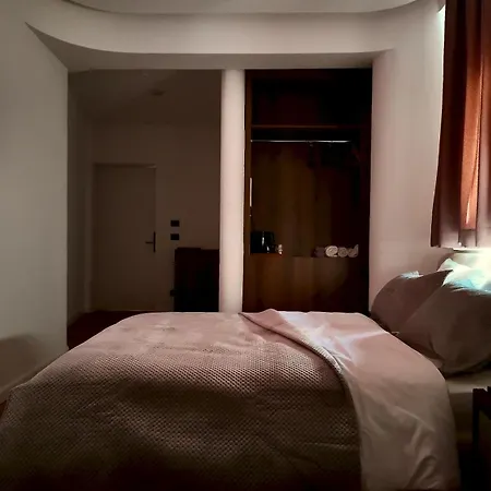 Lejlighed Fivenco - Private W King Bed Modern Tirana