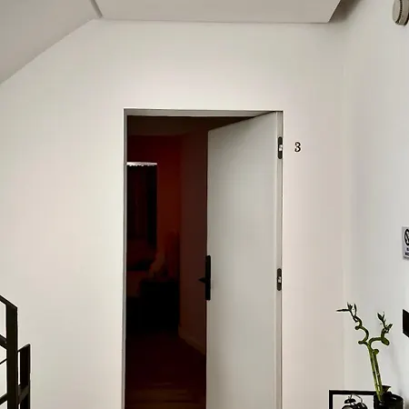 Fivenco - Private W King Bed Modern *
