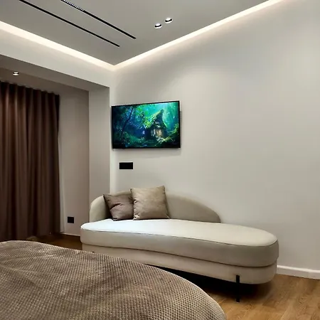 Fivenco - Private W King Bed Modern Lejlighed
