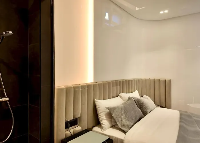 Fivenco - Private W King Bed Modern * Tirana